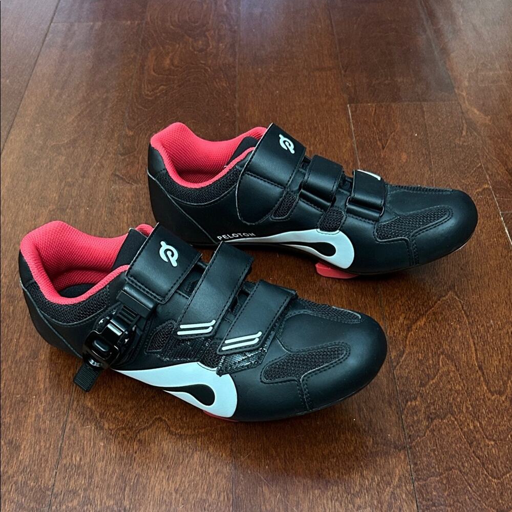 Peloton Black and Red Cycling Shoes, Size 10 (41)